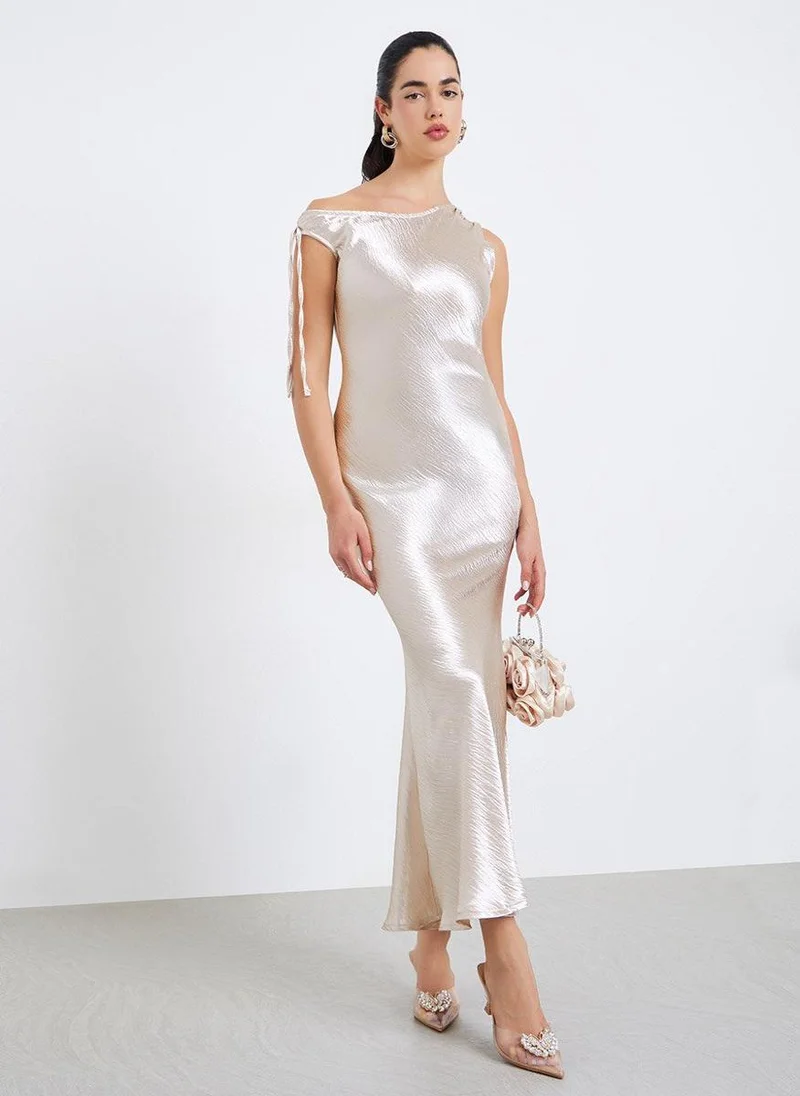 ستايلي فستان طويل ضيق ساتان بكتف واحد